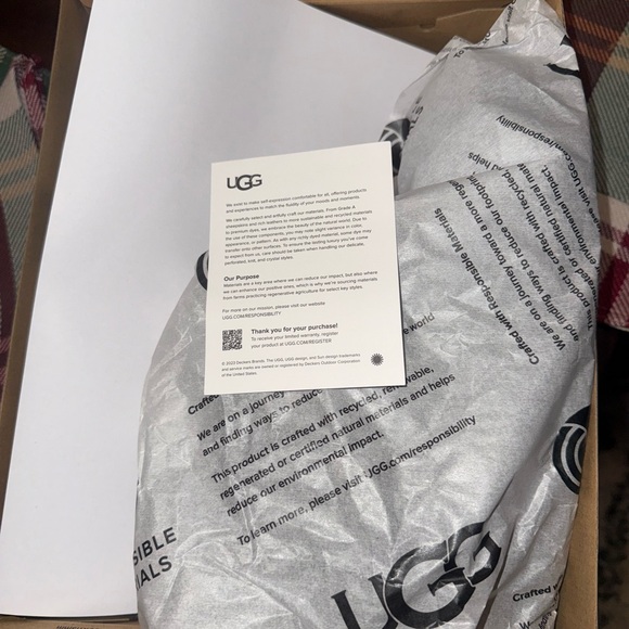 UGG KIDS Classic Mini Pearlized boots Size 6 new/black - Picture 9 of 9